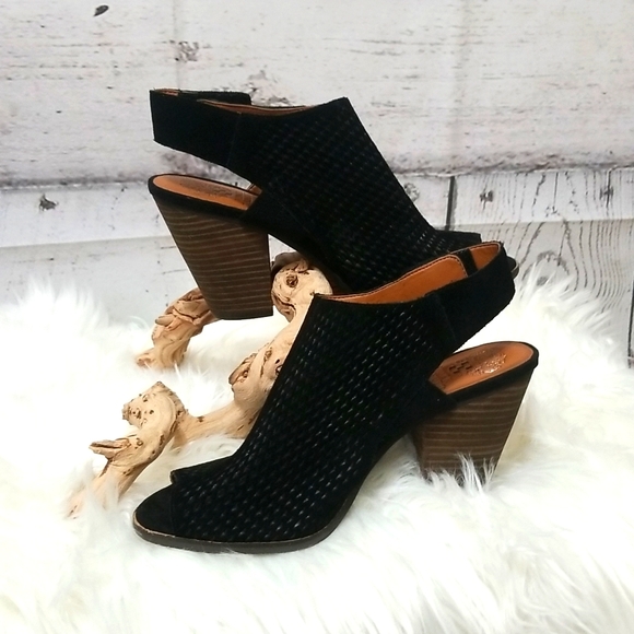 NEW! VINCE CAMUTO black suede lazer cut design slingback booties. - Picture 7 of 10